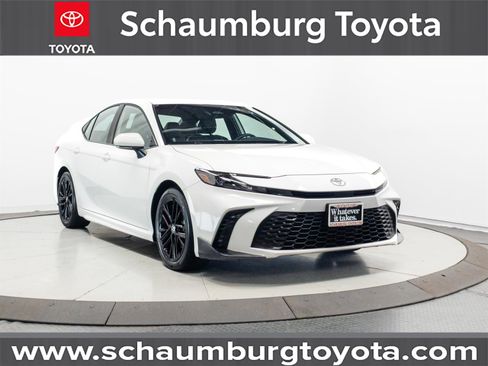 Used 2025 Toyota Camry SE FWD image 1