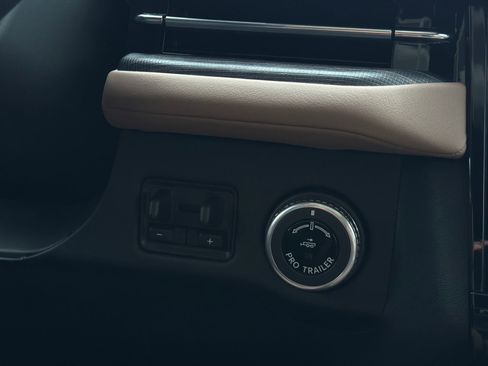 New 2026 Lincoln Navigator Black Label AWD/4WD image 30
