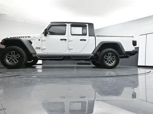 Used 2024 Jeep Gladiator Mojave w/ Technology Group AWD/4WD image 26