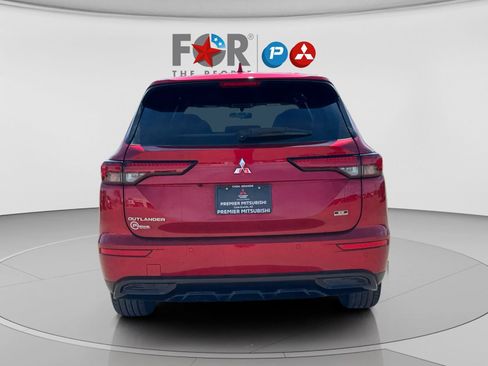 Used 2023 Mitsubishi Outlander SE Black Edition image 4