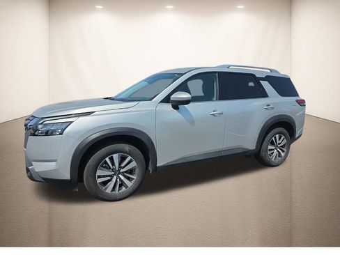Used 2025 Nissan Pathfinder SL FWD image 13