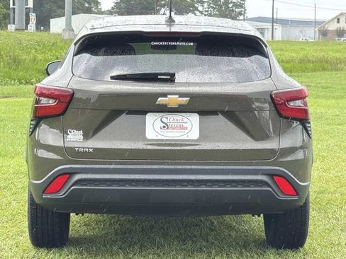 Used 2024 Chevrolet Trax LS FWD image 8
