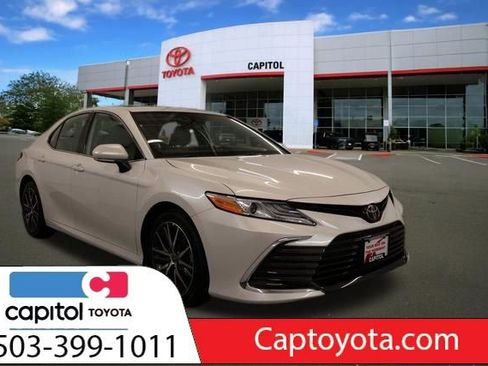Used 2022 Toyota Camry XLE AWD/4WD image 1