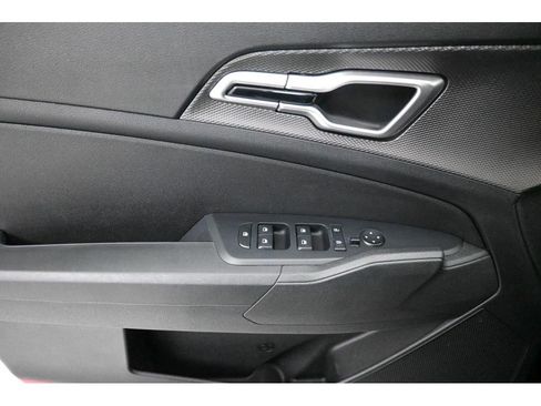 Used 2023 Kia Sportage LX image 27