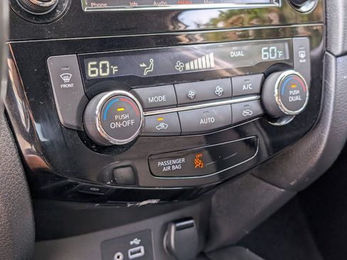 Certified 2019 Nissan Rogue SV w/ Premium Package image 27