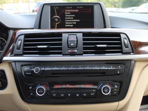Used 2014 BMW 320i xDrive Sedan AWD/4WD image 18