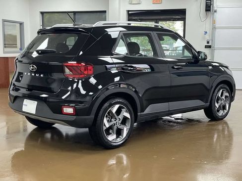Used 2025 Hyundai Venue SEL FWD image 5