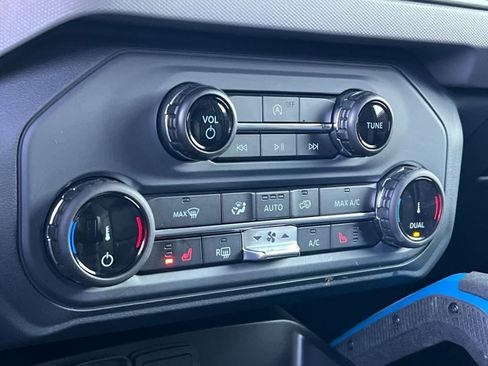 Used 2022 Ford Bronco Black Diamond image 21