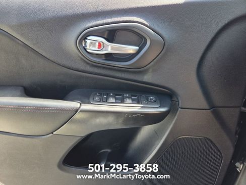 Used 2020 Jeep Cherokee Trailhawk w/ Cold Weather Group AWD/4WD image 26