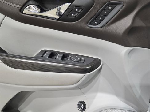 Used 2023 GMC Acadia SLT w/ Technology Package image 29