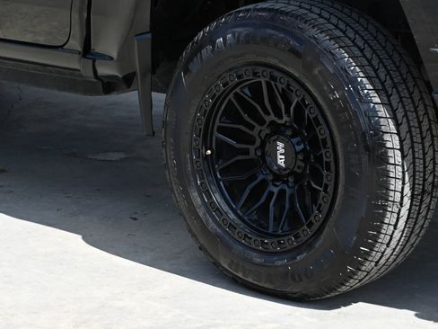 Used 2024 Chevrolet Colorado W/T w/ Safety Package image 10