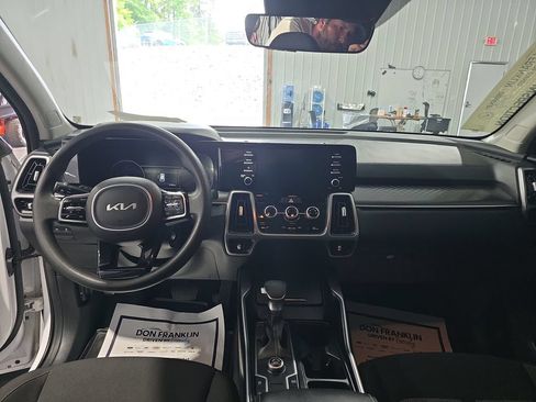 Used 2023 Kia Sorento LX FWD image 14