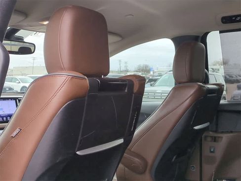 Used 2017 Chrysler Pacifica Limited image 17