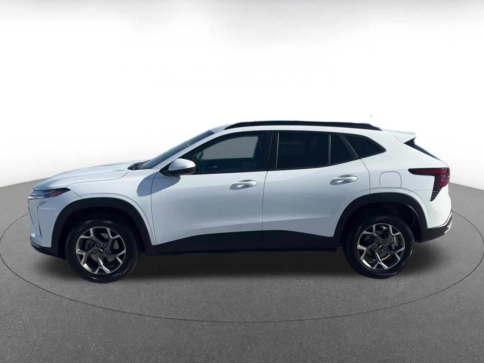 Used 2025 Chevrolet Trax LT FWD image 8
