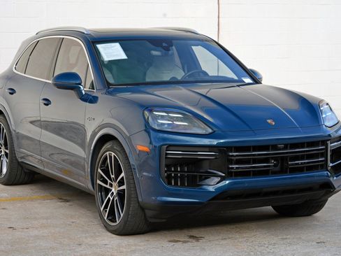 Used 2024 Porsche Cayenne Turbo AWD/4WD image 60