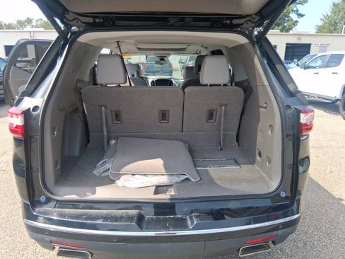 Used 2018 Chevrolet Traverse Premier w/ Driver Confidence II Package FWD image 18