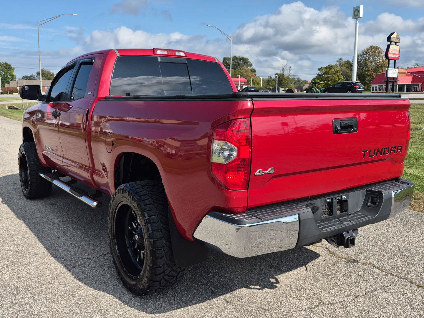 Used 2014 Toyota Tundra SR5 AWD/4WD image 5
