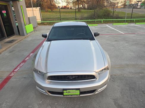Used 2013 Ford Mustang Coupe image 4