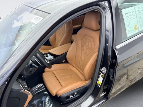 Used 2023 BMW 530i xDrive w/ Premium Package image 11