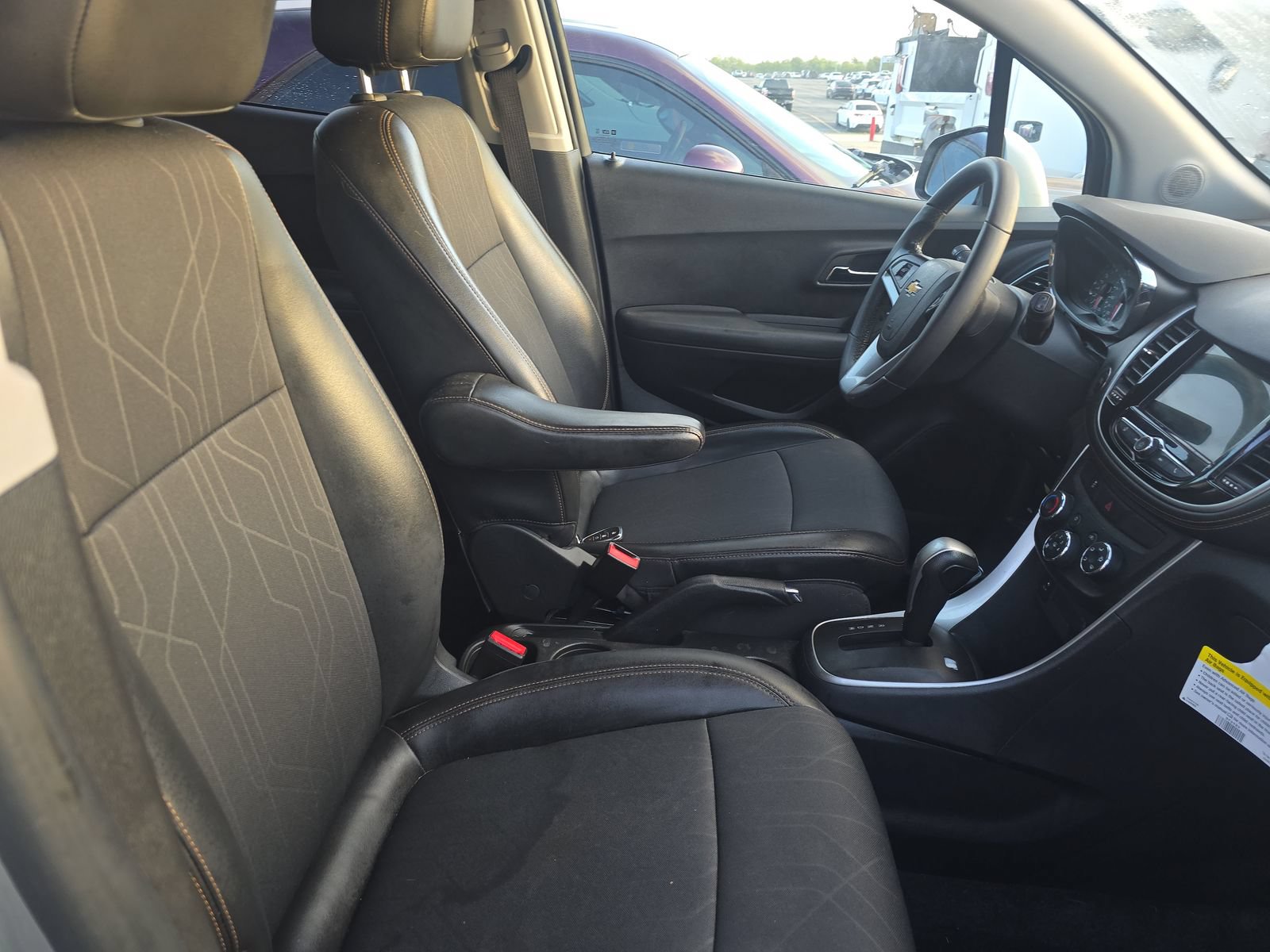 Used 2019 Chevrolet Trax LT w/ LT Convenience Package FWD image 12
