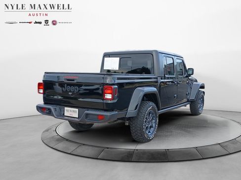 Used 2023 Jeep Gladiator Overland AWD/4WD image 16