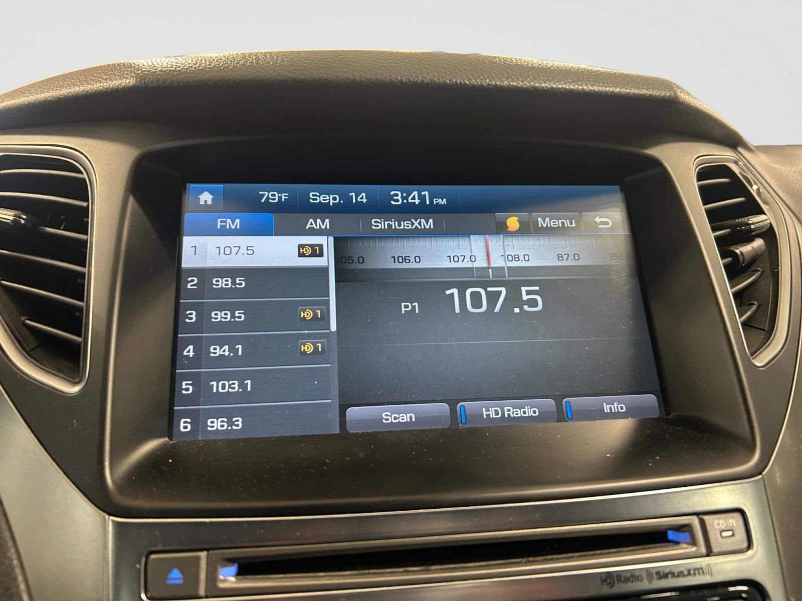 Used 2017 Hyundai Azera Limited FWD image 17