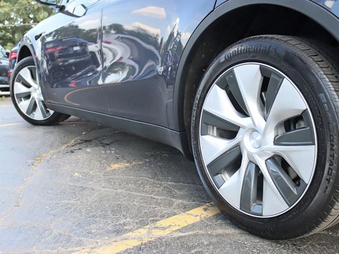 Used 2023 Tesla Model Y Long Range AWD/4WD image 14