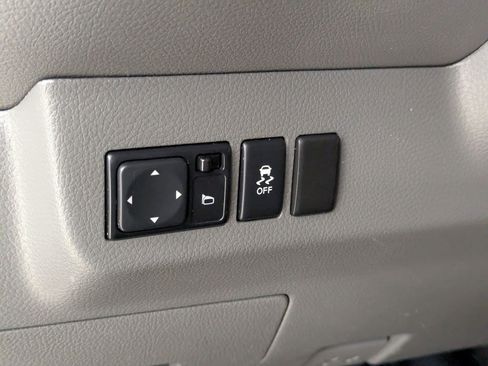 Used 2018 Nissan NV 2500 SV image 14