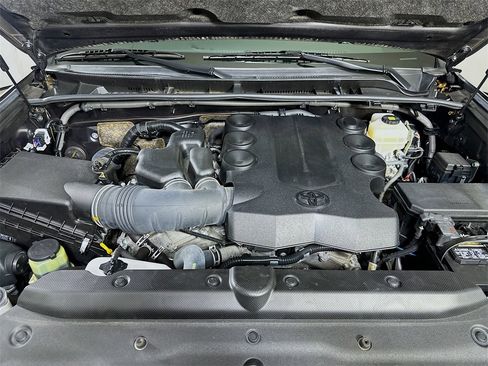 Used 2020 Toyota 4Runner Limited image 9