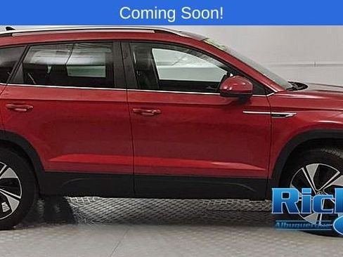 Used 2023 Volkswagen Taos SE image 2