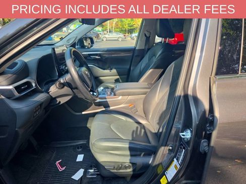 Used 2023 Toyota Highlander Platinum AWD/4WD image 14