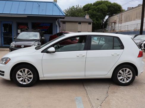 Used 2016 Volkswagen Golf 4-Door FWD image 4