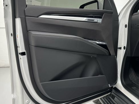 Used 2025 Cadillac Escalade Sport w/ LPO, ONYX Package image 25