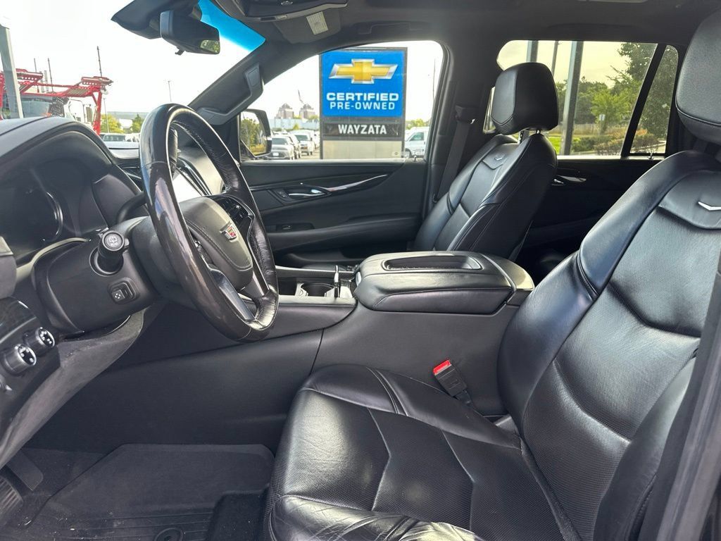 Used 2020 Cadillac Escalade Platinum w/ Escalade Sport Edition AWD/4WD image 32