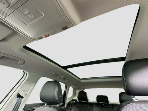 Certified 2023 Volkswagen Taos SE w/ Panoramic Sunroof Package image 20