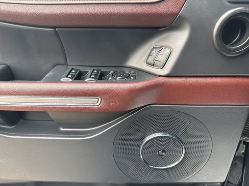 Used 2023 Ford Expedition Limited image 19