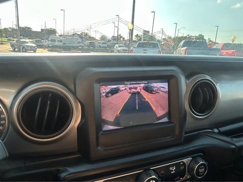 Used 2021 Jeep Wrangler Sport S image 25