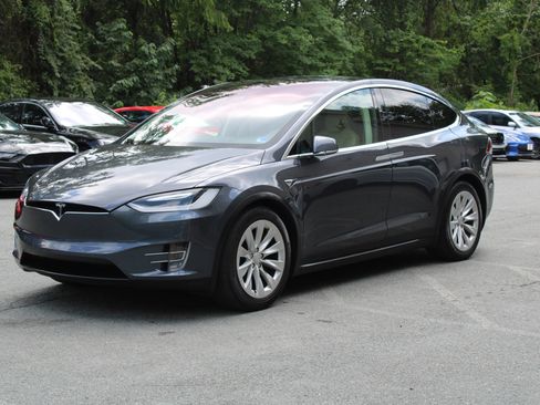 Used 2017 Tesla Model X 75D AWD/4WD image 3