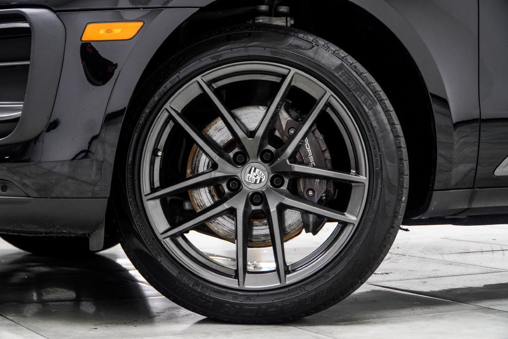 Used 2023 Porsche Macan Turbo AWD/4WD image 8
