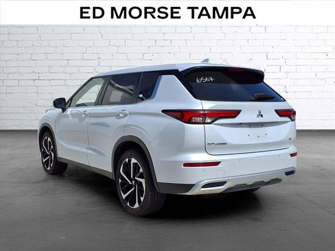 Used 2024 Mitsubishi Outlander SE FWD image 3
