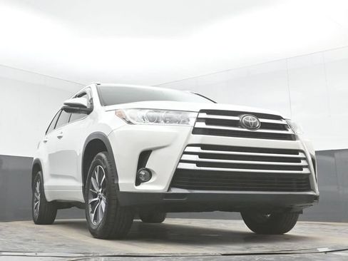 Used 2018 Toyota Highlander XLE FWD image 42
