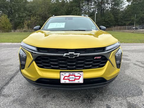 Used 2025 Chevrolet Trax RS image 11