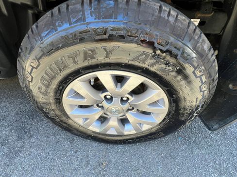 Used 2018 Toyota Tacoma SR5 AWD/4WD image 30