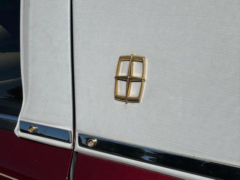 Used 1996 Lincoln Town Car Signature RWD image 34