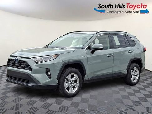 Used 2020 Toyota RAV4 XLE w/ Convenience Package image 3