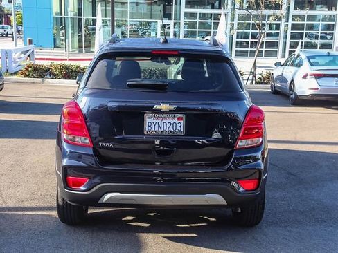 Used 2022 Chevrolet Trax LT w/ LT Convenience Package FWD image 6