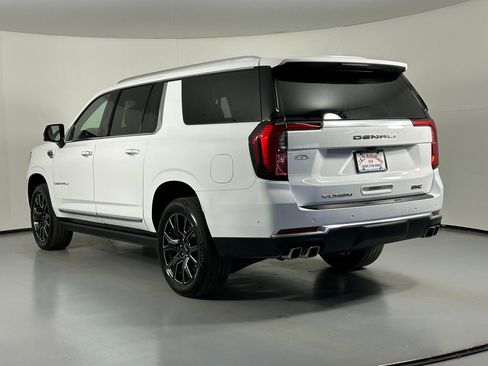 Used 2025 GMC Yukon XL Denali w/ Sun & Power Step Package image 5