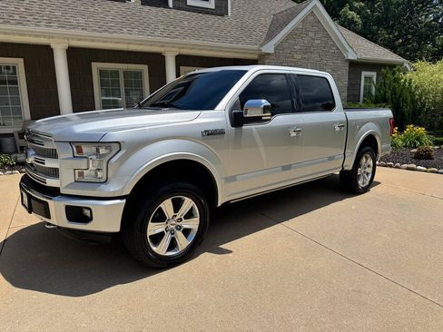 Used 2016 Ford F150 Platinum w/ Equipment Group 701A Luxury AWD/4WD image 2