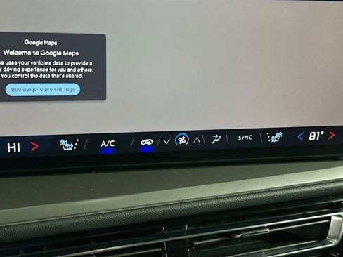 Used 2025 Chevrolet Traverse LT image 24