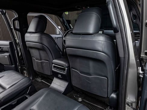 Used 2024 Lexus GX 550 image 32